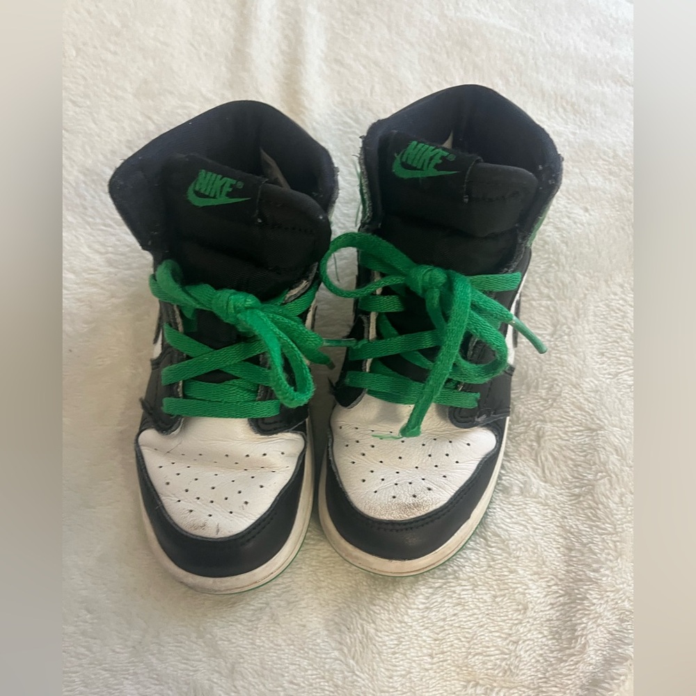 Nike Kids Black White Sneakers with Green Laces